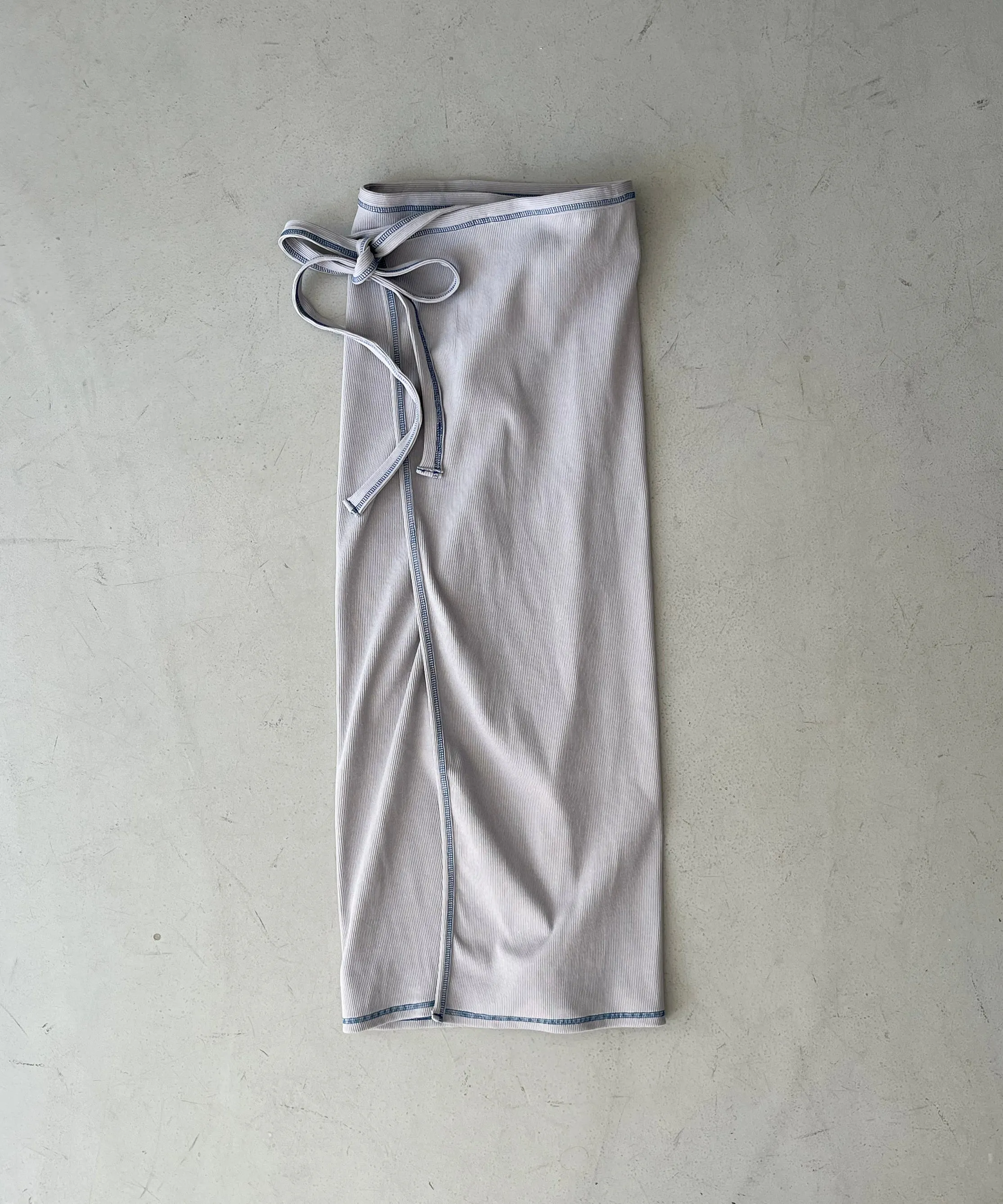 BASERANGE GARBLE WRAP SKIRT "GREY"