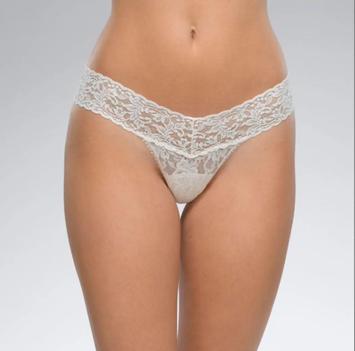 Hanky Panky Signature Lace Low rise thong in Marshmellow