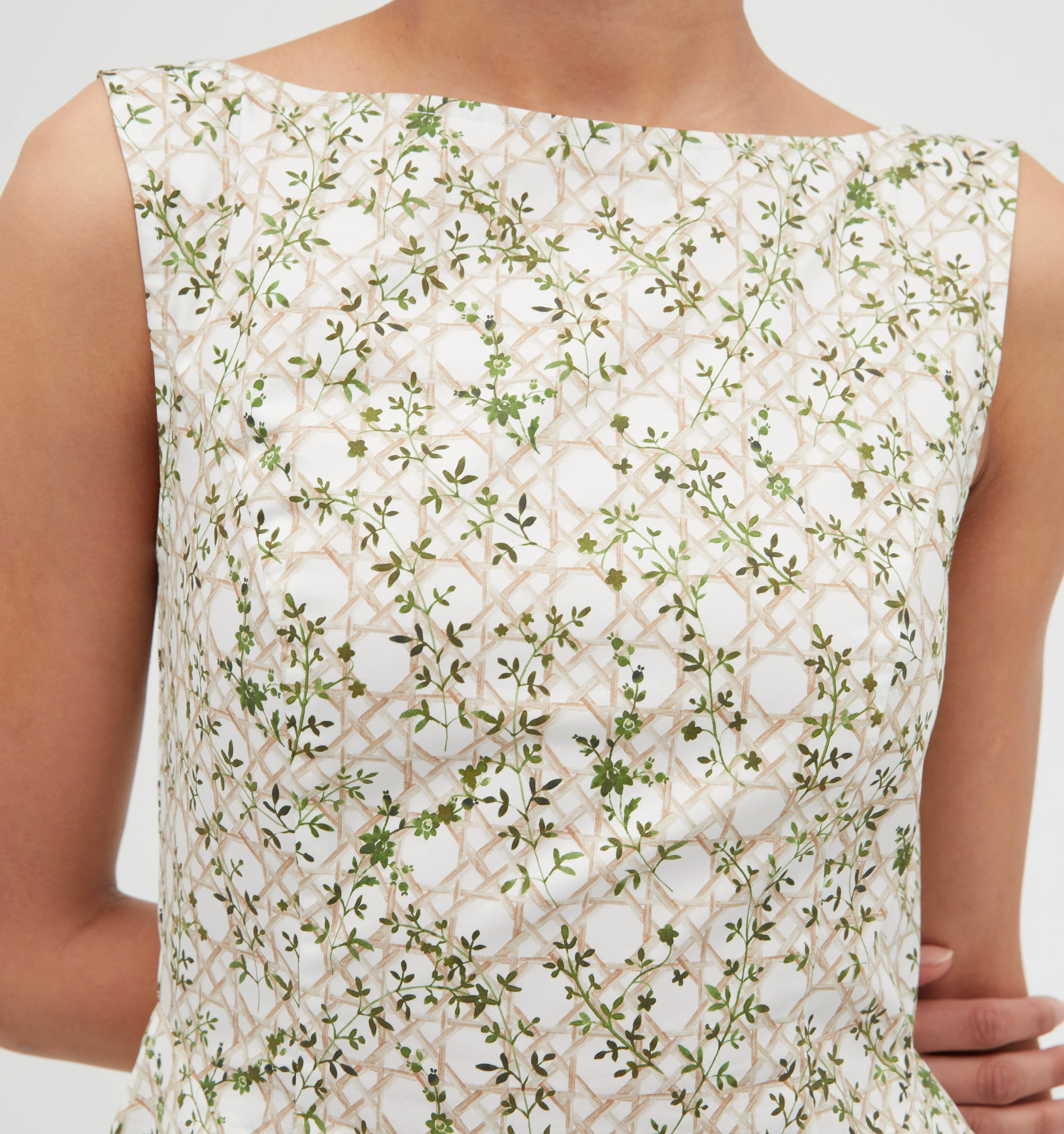 Sure! Here’s an optimized title for the e-commerce product:

Elegant Sutton Dress in Sand with Basketweave Vine Pattern